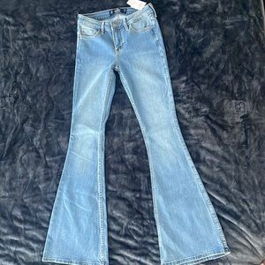 NWT Hollister Low Rise Flare Jean